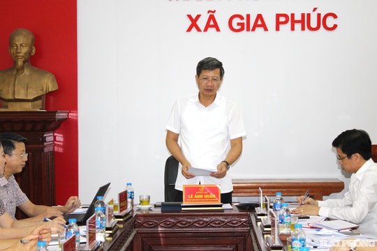 Đồng chí Lê Anh Quân kiểm tra công tác chuẩn bị tổ chức Đại hội Đảng bộ xã Gia Phúc