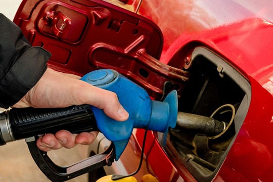 Lái xe bắt buộc phải mua xăng E10 từ 1/1/2026