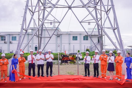 Gắn biển công trình đường dây 110kV Nam Đình Vũ 1 - Nam Đình Vũ 2