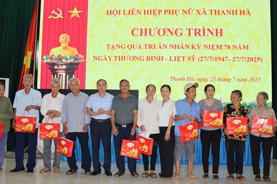 Hội Phụ nữ xã Thanh Hà huy động nguồn xã hội hóa tặng 79 suất quà cho người có công