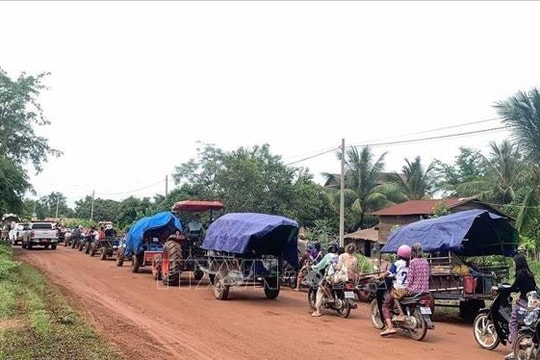 Campuchia thông báo mở rộng vùng cấm bay - Thái Lan đóng cửa trường học