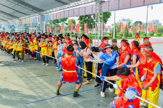 Vibrant ‘All people safeguard the Fatherland's security’ festival in Le Thanh Nghi ward