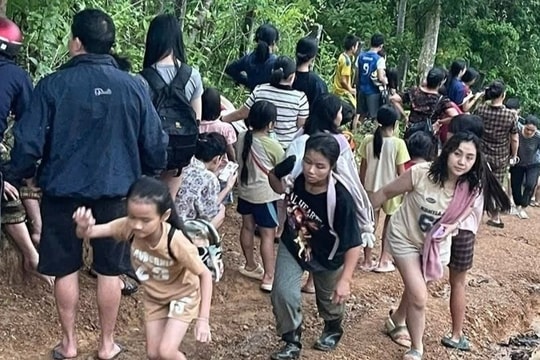 Hàng nghìn người ở hạ du thủy điện Bản Vẽ tháo chạy lên núi vì một tin đồn