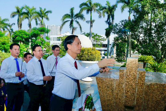Đảng ủy Các cơ quan Đảng thành phố dâng hương tưởng niệm các anh hùng liệt sĩ và đồng chí Nguyễn Đức Cảnh