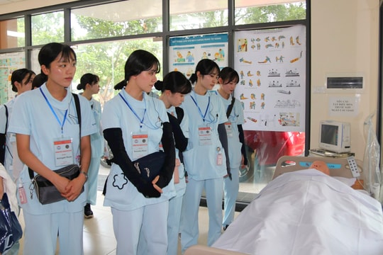 32 Japanese students take part in internship at Hai Duong University of Medical Technology
