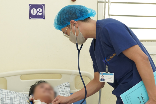 Người đàn ông trẻ ở Phú Thọ suýt chết sau khi bị kiến cắn