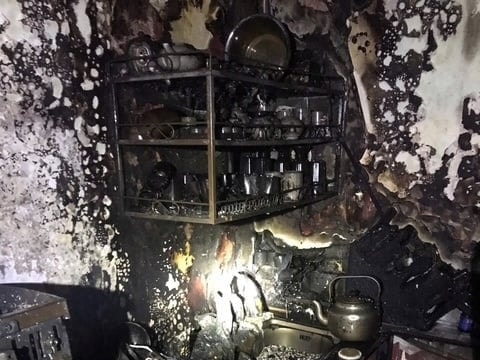 Cứu 5 người thoát khỏi vụ cháy nhà dân ở đường Nguyễn Bình, phường Gia Viên