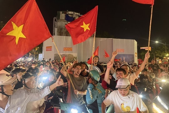 Fans flood streets as Vietnam win U23 ASEAN Championship