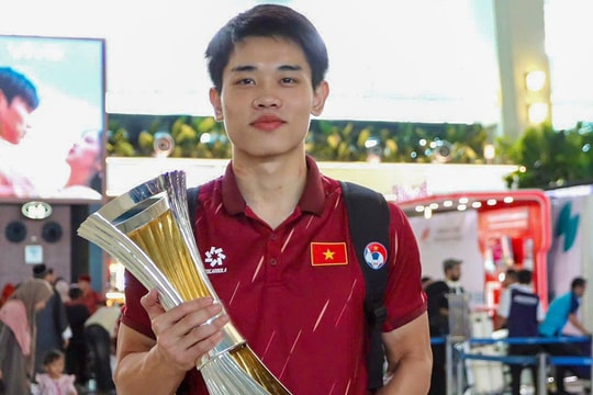 U23 Việt Nam rạng rỡ mang cúp vô địch U23 Đông Nam Á về nhà
