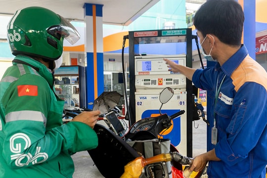 Giá xăng lên gần 20.000 đồng một lít