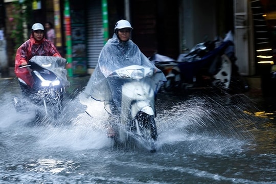 Miền Bắc còn mưa lớn ở vùng núi, Hà Nội mưa to cục bộ