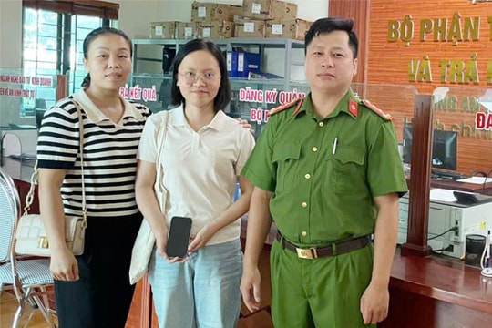Chuyển nhầm 100 triệu đồng, người dân được Công an xã An Phú (Hải Phòng) hỗ trợ nhận lại