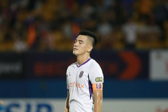 Nguyễn Tiến Linh khóc khi chia tay Becamex TP Hồ Chí Minh