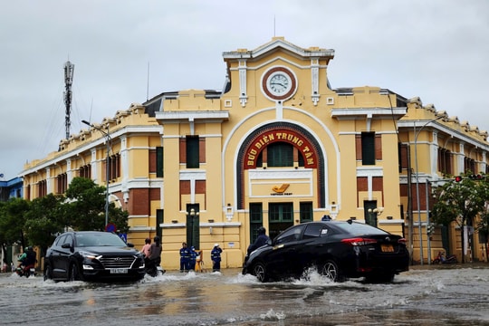 Cần giải pháp căn cơ, dài hạn ứng phó với ngập lụt đô thị do triều cường
