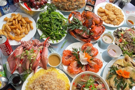 Mâm cỗ cưới 'triệu view' bất ngờ với món 'hết nhanh nhất'