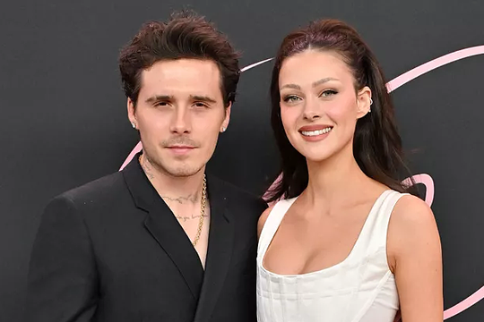 Vợ chồng Brooklyn Beckham gia hạn lời thề hôn nhân