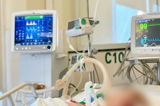 Phải cấp cứu, thở máy sau khi nhờ bạn đến nhà tiêm xóa nhăn