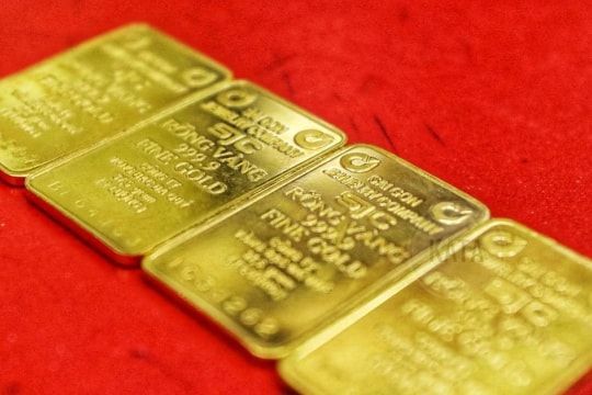 Giá vàng miếng SJC giảm 200.000 đồng phiên đầu tuần nhưng vẫn ở mức cao