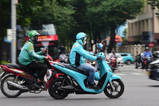 Cách sử dụng xe điện an toàn trong mùa 'nắng lắm, mưa nhiều'