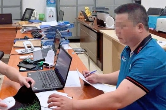 Danh tính người đàn ông lao vào rút chìa khóa xe khách rồi bỏ đi