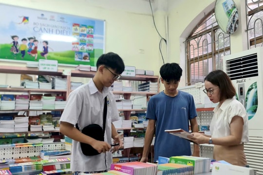 Giá sách giáo khoa, đồ dùng học tập giảm
