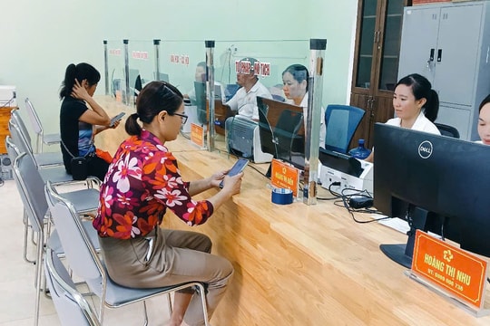 Công chức xã, phường: Việc nhiều, áp lực lớn, cần tăng lương hay tăng biên chế?