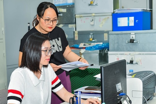 Điều kiện để công chức được kéo dài thời gian giữ chức vụ đến tuổi nghỉ hưu