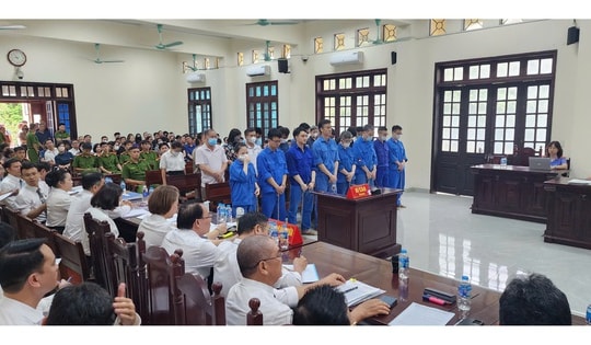 Xét xử 14 cựu cán bộ Hải quan tiếp tay buôn lậu hơn 1.800 tỷ đồng