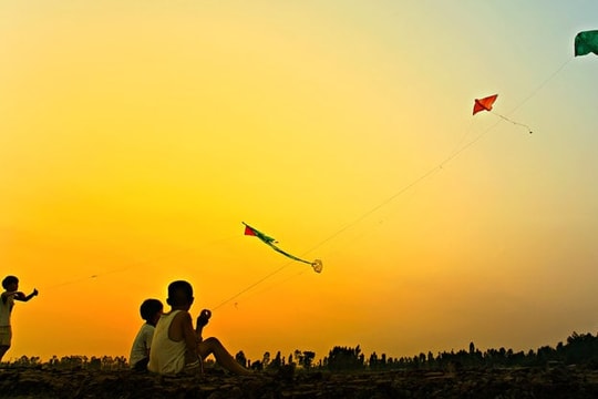 Những cánh diều đợi gió