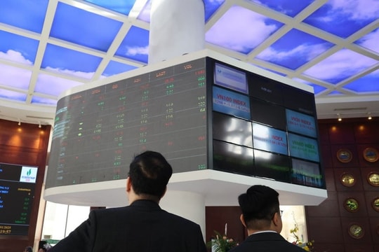 Hơn 1,8 tỷ USD chảy vào chứng khoán, VN-Index lại phá đỉnh lịch sử