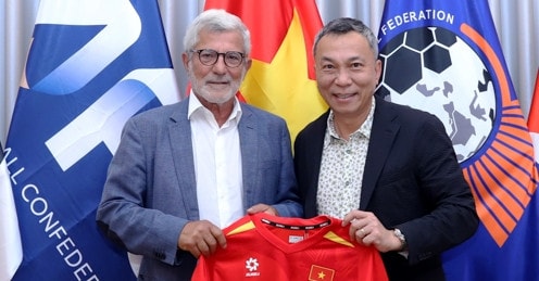 Huấn luyện viên Calisto trở lại Việt Nam, mang tin vui với VFF