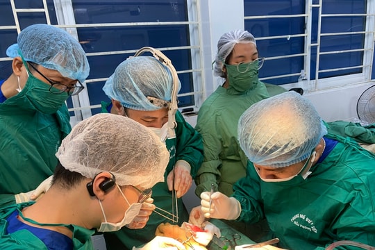 Trường hợp bị đứt lìa cẳng tay trái điều trị tại Bệnh viện Hữu nghị Việt Tiệp có tiến triển tốt