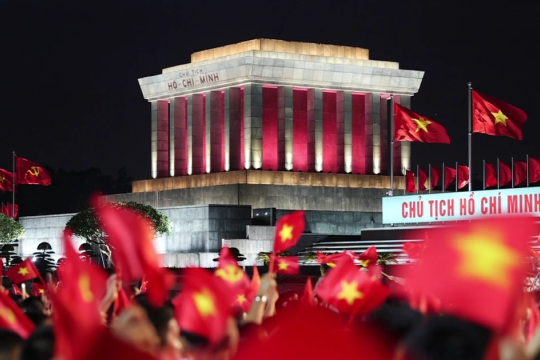 Dưới lá cờ vinh quang - Ba miền hòa nhịp chung lòng tôn vinh