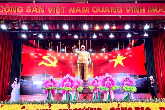 Liên hoan văn nghệ chào mừng thành công Đại hội Đảng bộ UBND thành phố