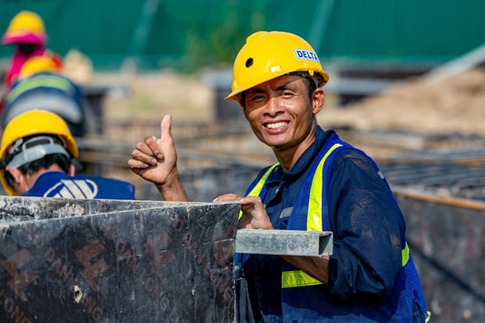 Công nhân Hải Phòng hăng say lao động
