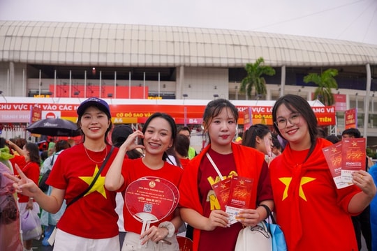 Sắc đỏ ngập tràn trước thềm concert 'Tổ quốc trong tim'
