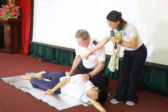 Tập huấn sơ, cấp cứu tiêu chuẩn quốc tế cho sinh viên Trường Cao đẳng du lịch Hải Phòng