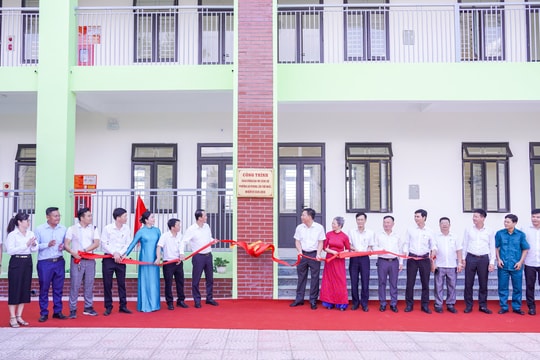 An Phong gắn biển 3 công trình chào mừng Đại hội Đảng bộ phường