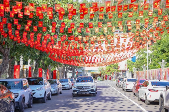 Kiến An rợp bóng cờ