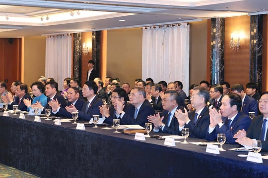 Đồng chí Bí thư Thành uỷ Lê Tiến Châu làm việc với nhiều tập đoàn lớn của Hàn Quốc