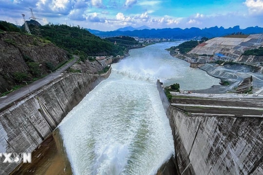 Hồ thủy điện Hòa Bình mở tiếp 1 cửa xả đáy vào lúc 20 giờ tối nay