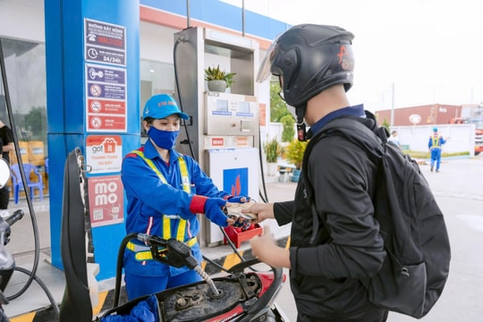 Over 30,000 l of E10 gasoline sold in Hai Phong after 12 days of trial sale