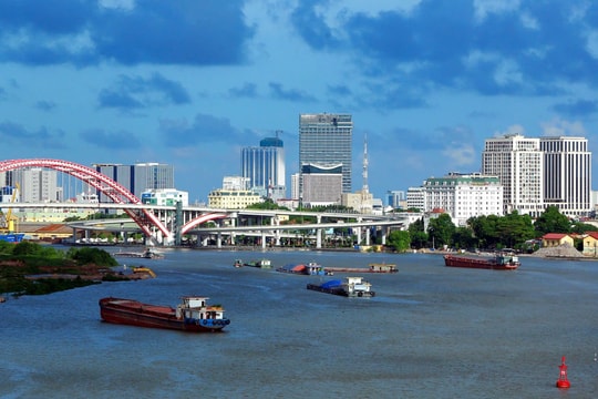Thành phố Anh hùng rực sáng tương lai
