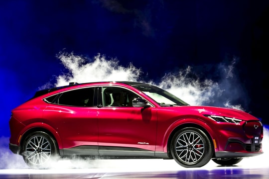 Cận cảnh SUV thuần điện Mustang Mach-E tại Việt Nam
