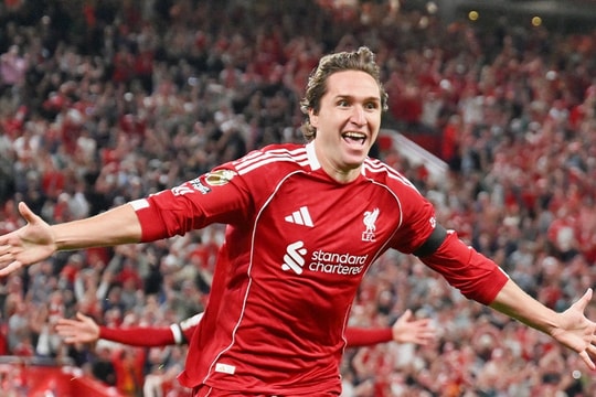 Liverpool thắng siêu kịch tính trận khai màn Ngoại hạng Anh