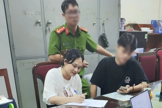 Vợ 'Mr Hunter' Lê Khắc Ngọ bị dẫn giải về Việt Nam