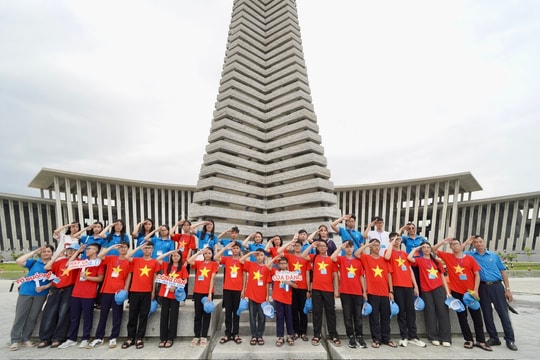 220 con công nhân, viên chức tham gia chương trình ‘Báo công dâng Bác'