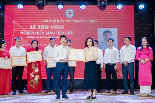 Anh Hoàng mê làm thiện nguyện