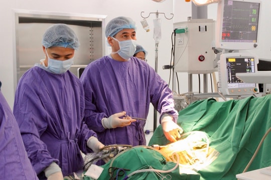 'Bàn tay vàng' hai thập kỷ chinh phục kỹ thuật phẫu thuật nội soi phức tạp gia nhập Vinmec Hạ Long