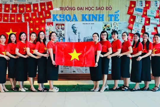 Sinh ra ngày độc lập - lớn lên cùng đất nước